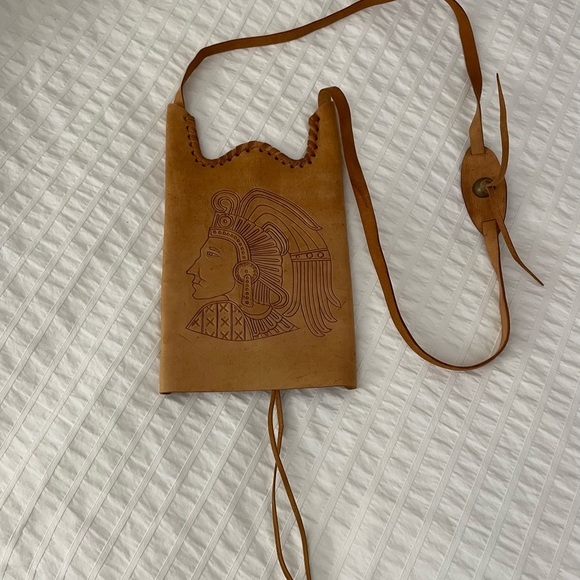 Hand crafted leather aboriginal shoulder bag - Picture 4 of 11